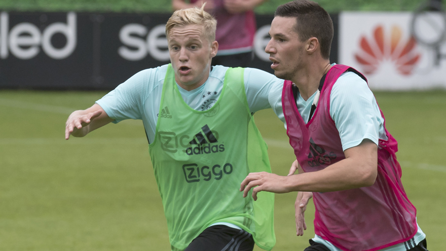 她以不拘一 她以不拘一