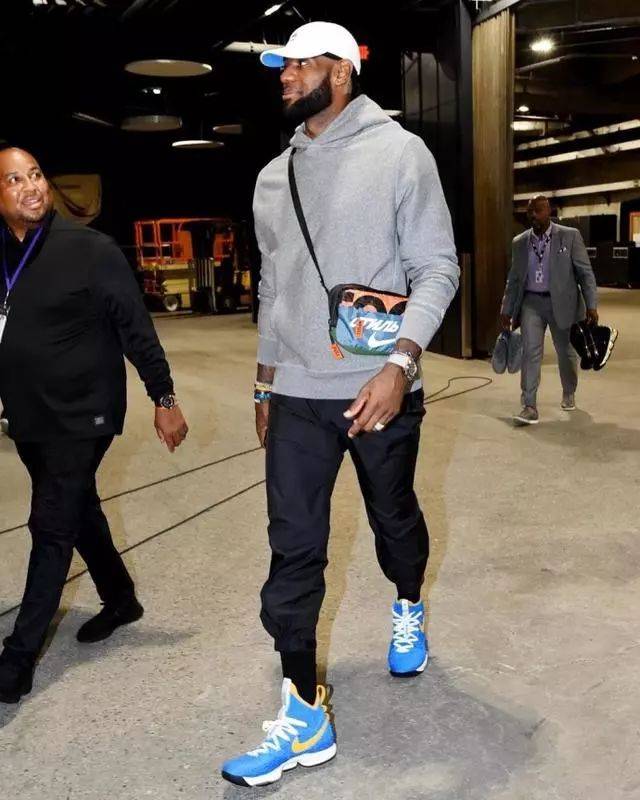 在对阵勇士 在对阵勇士